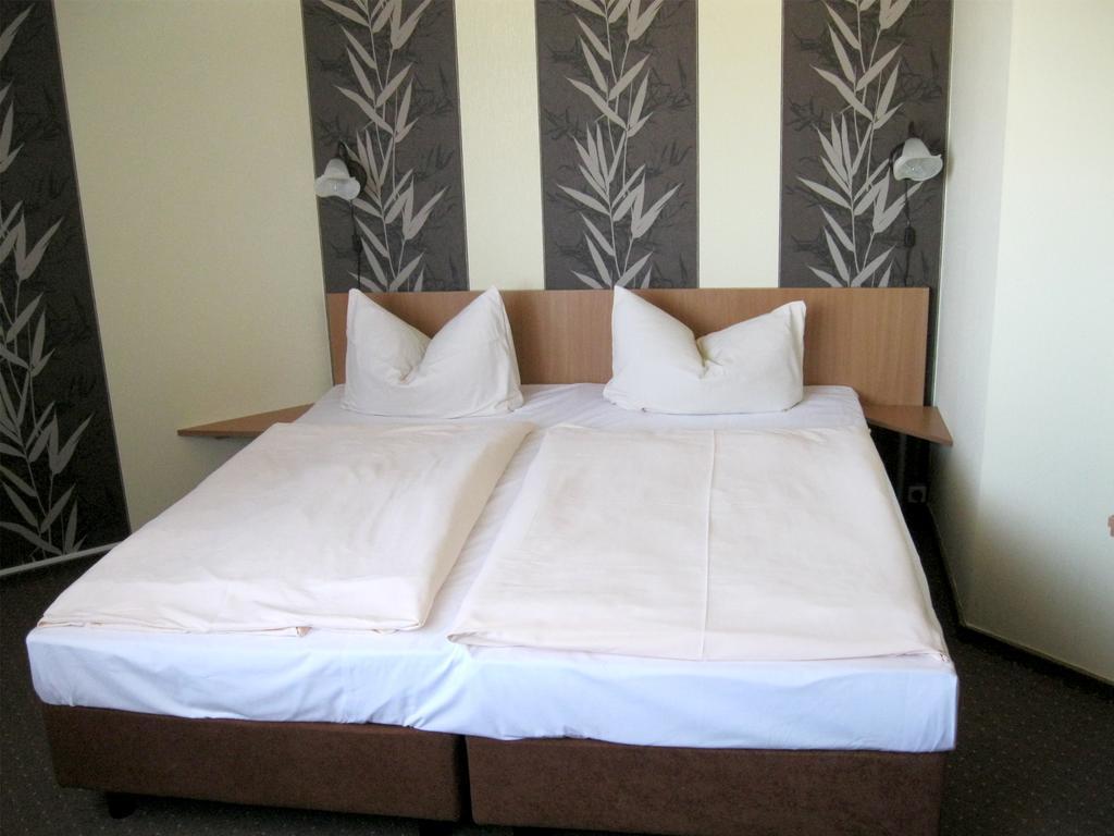 Mucha Ohg Hotel Sembziner Hof Klink Ruang foto