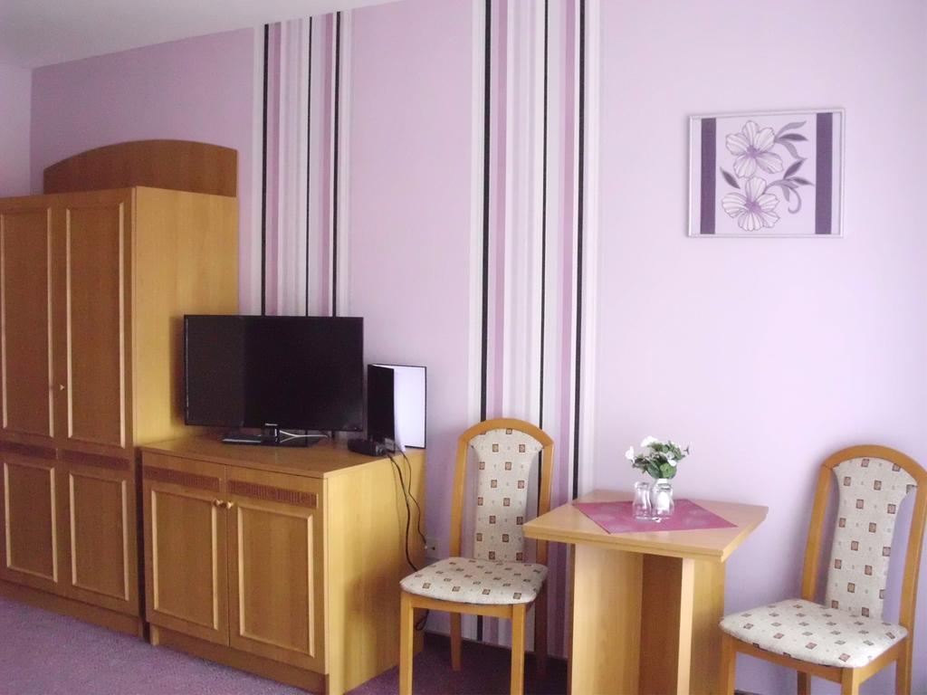 Mucha Ohg Hotel Sembziner Hof Klink Ruang foto